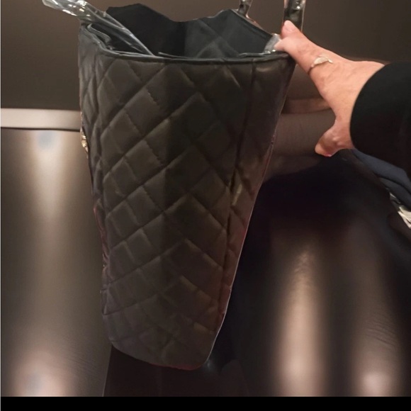 Gilda Paris extra large Elegant Black Quilted Tote Bag with chain detail handles - Picture 5 of 5
